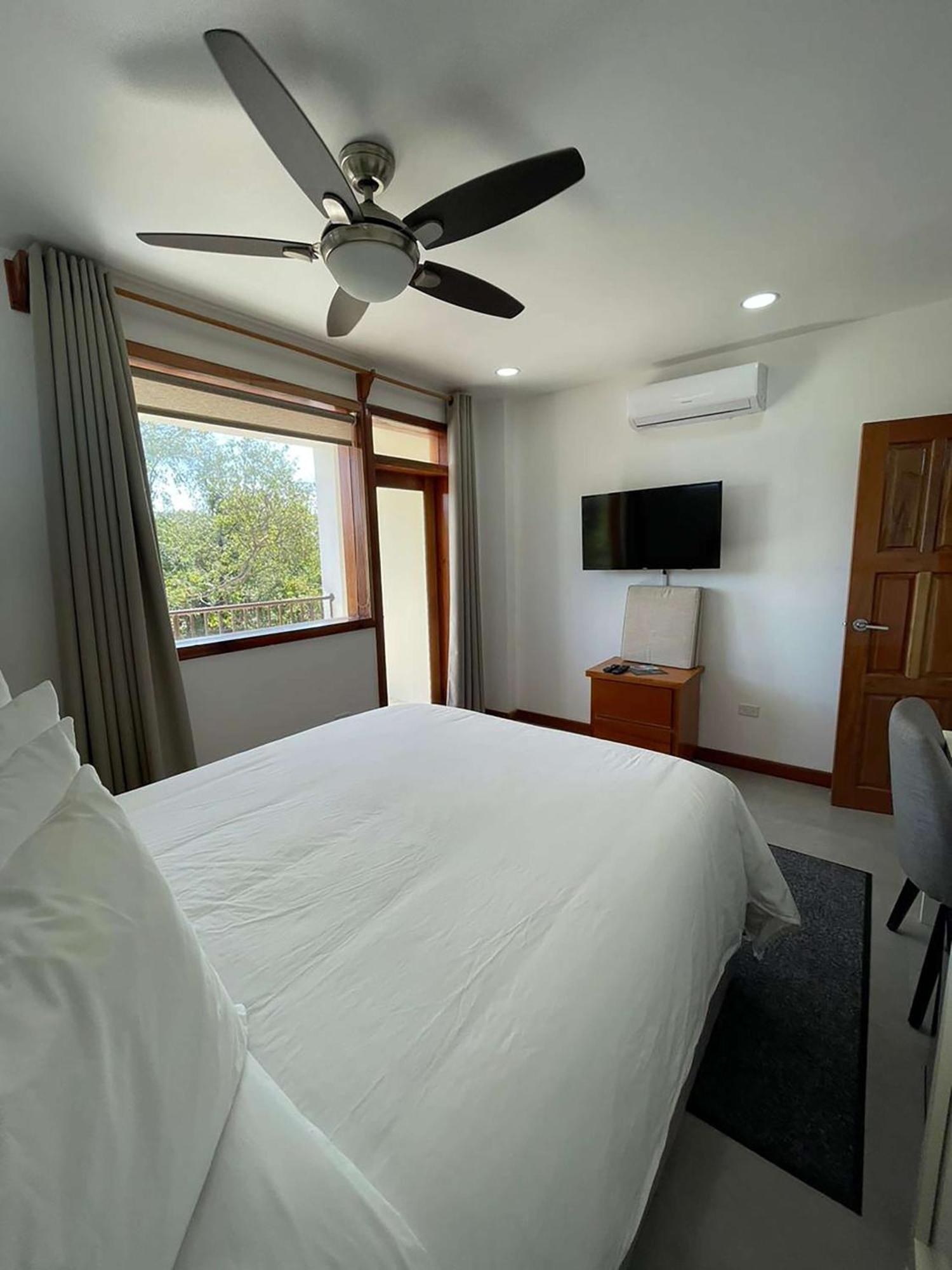 Best Western Grand Baymen Gardens San Pedro  Exterior foto